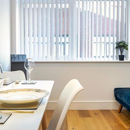 10080 Luxury Apartment Near Luton Town Mall Экстерьер фото