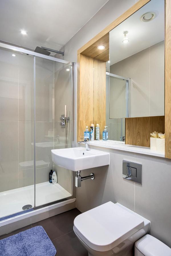 10080 Luxury Apartment Near Luton Town Mall Экстерьер фото