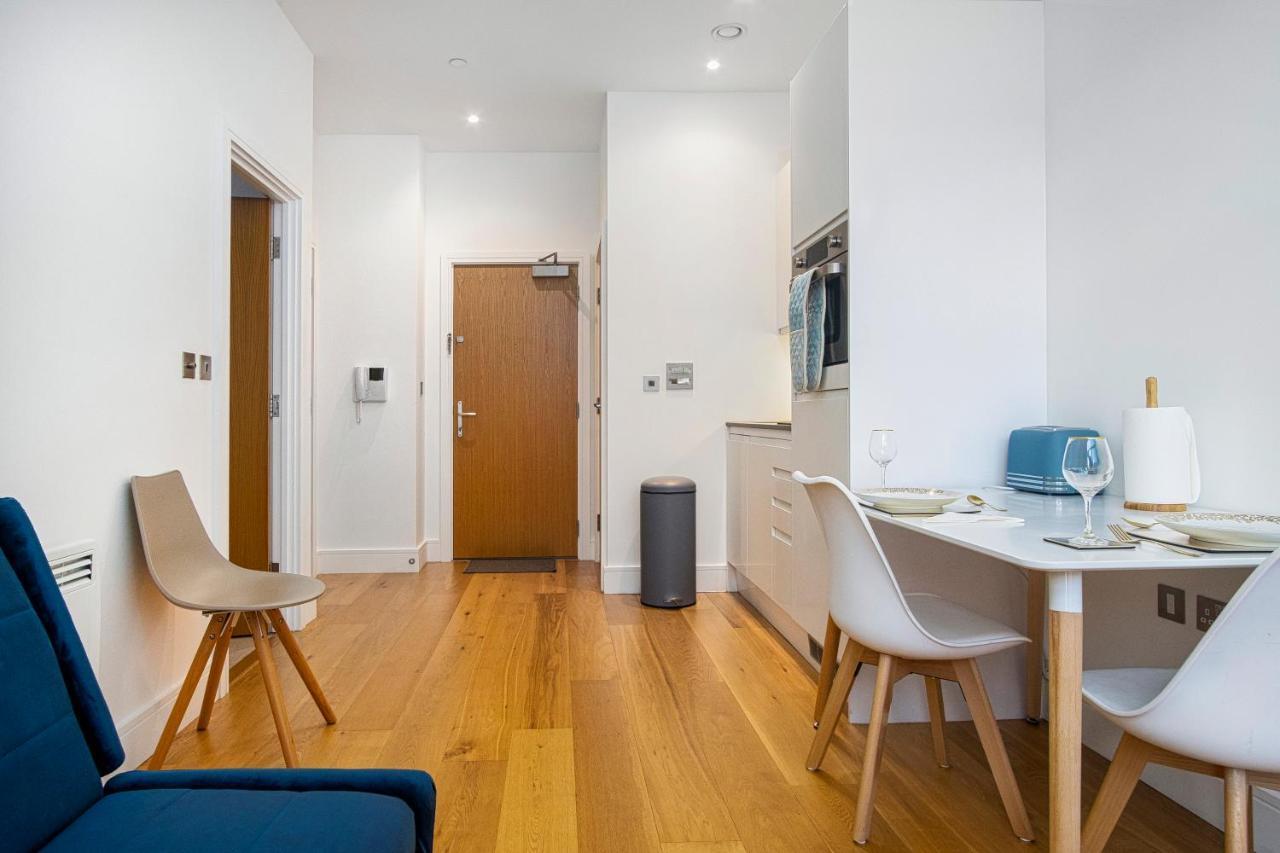 10080 Luxury Apartment Near Luton Town Mall Экстерьер фото